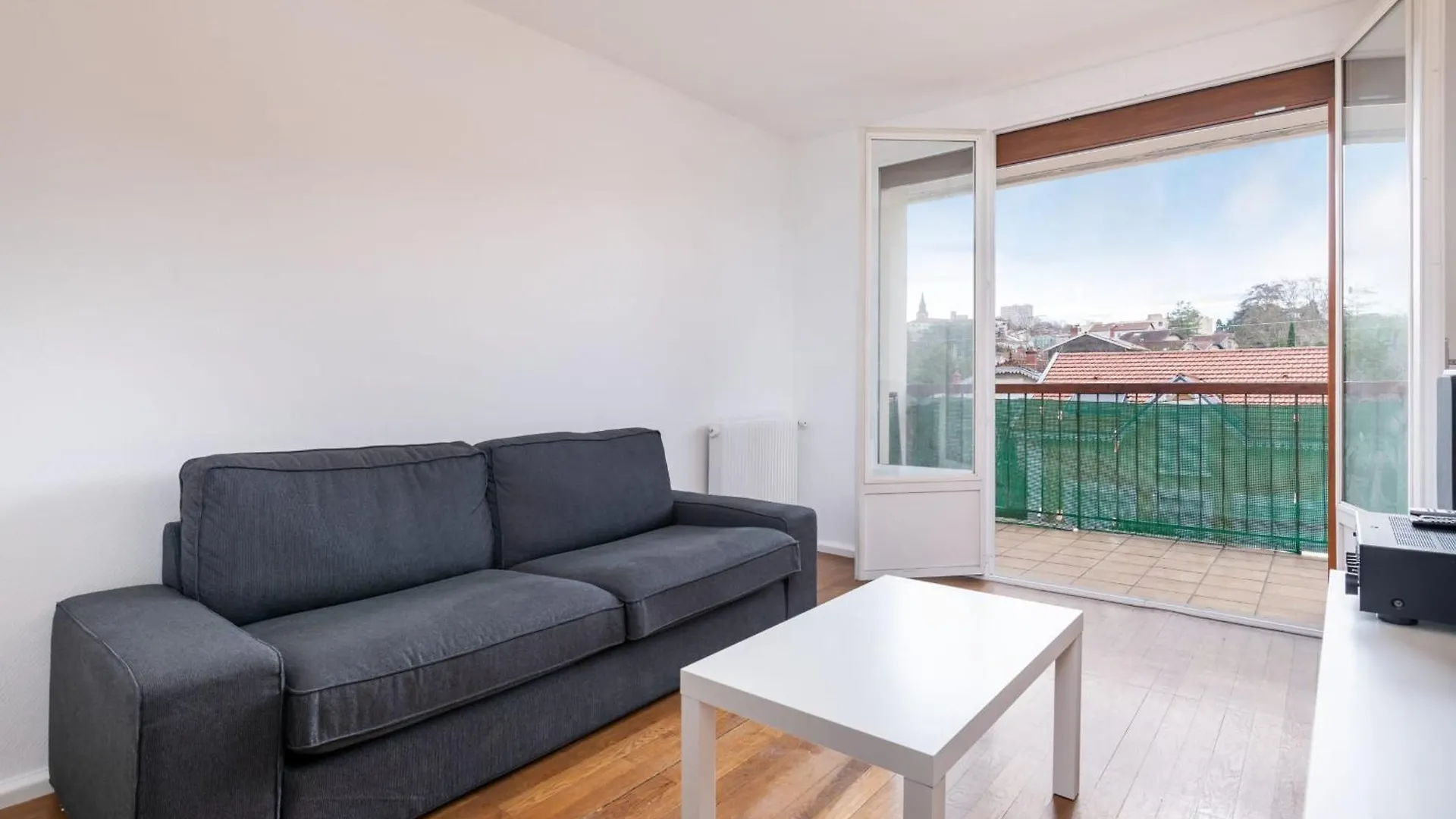 Buissiere Apartment - Cozy For 4 People In Oullins contacts